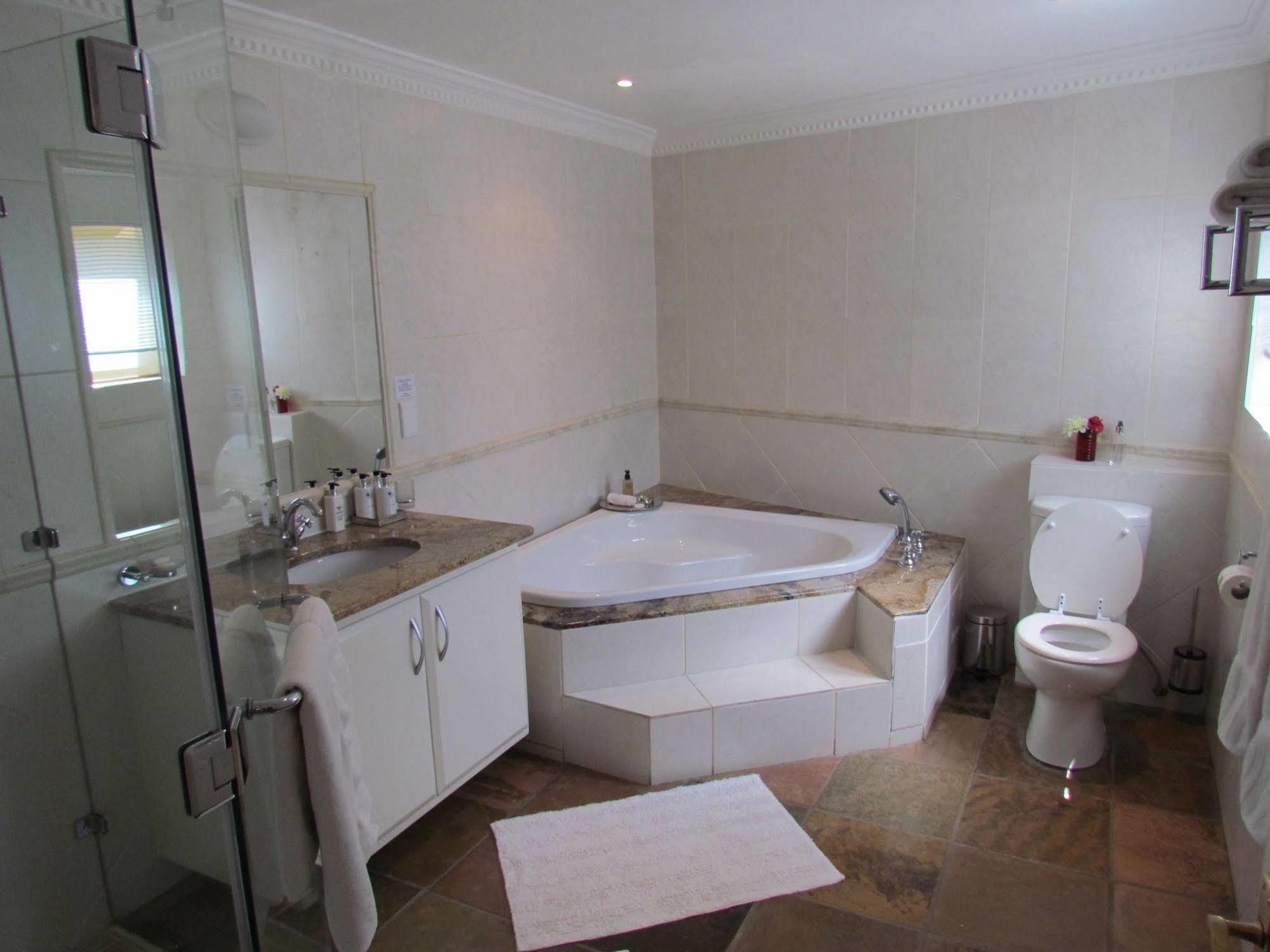 Matumi Golf Lodge Mbombela Bagian luar foto